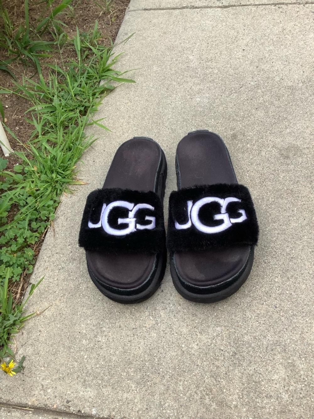UGG Black Fuzzy Logo Slide Sandals